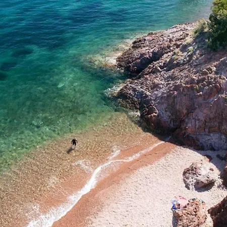 Renovated In Quiet Διαμέρισμα *