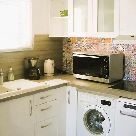 Renovated In Quiet *